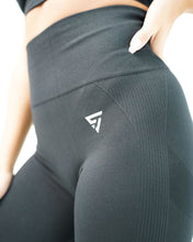 Load image into Gallery viewer, NEW SEAMLESS LEGGINGS IN BLACK
