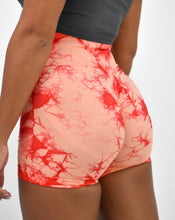 Load image into Gallery viewer, SEAMLESS DYED SHORTS IN PEACH/RED
