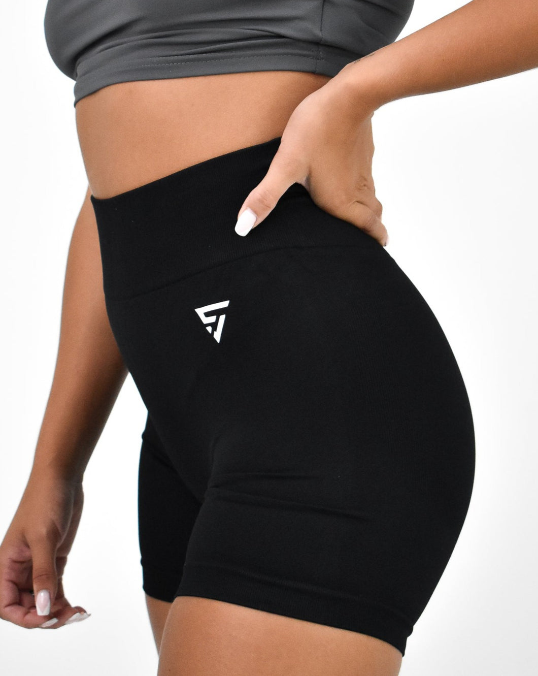 SEAMLESS SHORTS IN BLACK