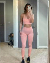 Load image into Gallery viewer, SEAMLESS LEGGINGS IN PEACH
